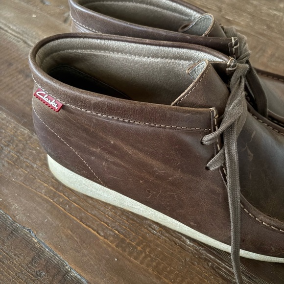 Clarks Men's Dark Brown Chukka Boots - Picture 2 of 6